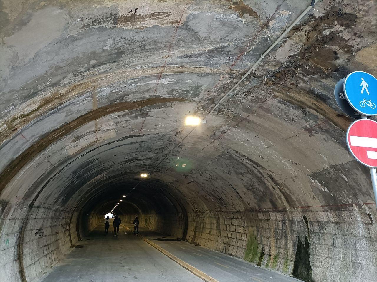 Copertina per Gorizia, galleria Bombi riapre dopo quattro mesi: tornano bici e pedoni